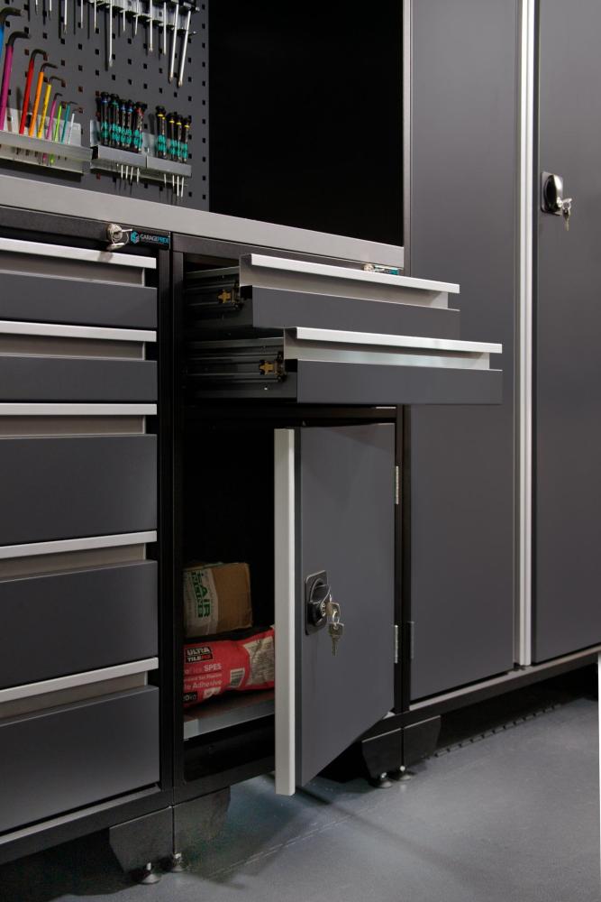 workbench with drawers 