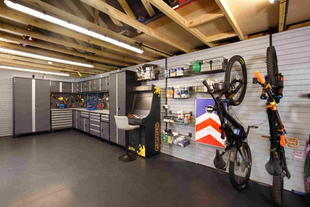 garage work bech from across the room